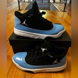 Jordan Max Aura 2 Blue/Black Mens Sz 10 Pre-Owned